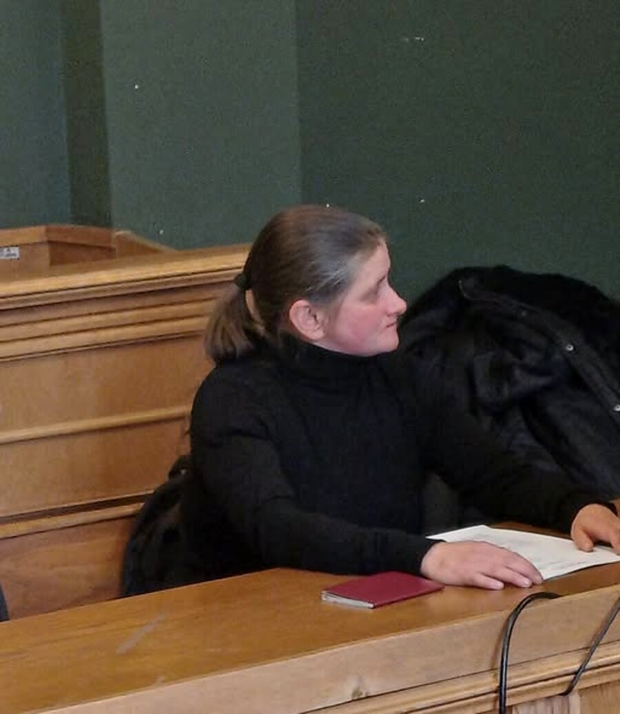 Tiesas sēde